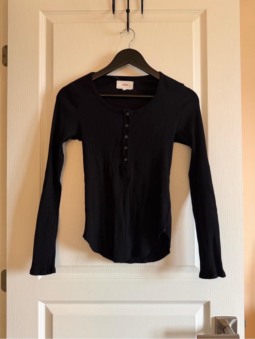 XiRENA Black Ribbed Long-Sleeve Henley Top for woman’s